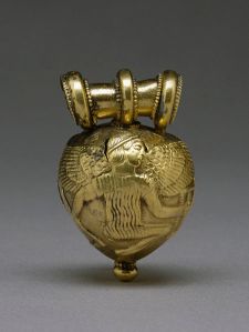 450px-Etruscan_-_Bulla_with_Daedalus_and_Icarus_-_Walters_57371_-_Side_A