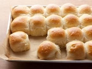 Flay parker-house-rolls_s4x3.jpg.rend.sni12col.landscape